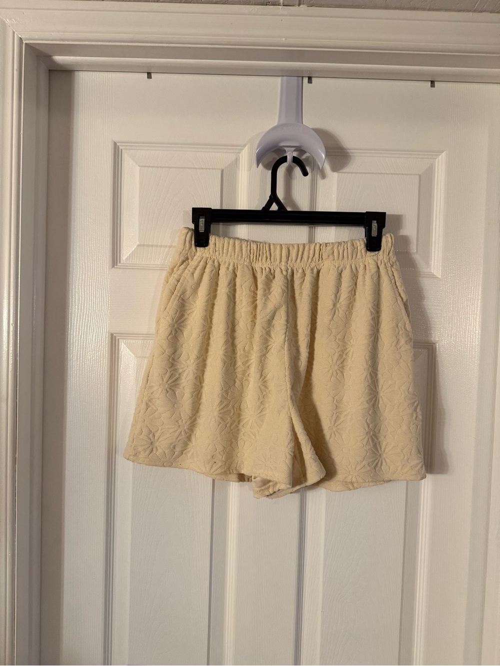Simons Cream Quilted High-Waist Elastic Shorts